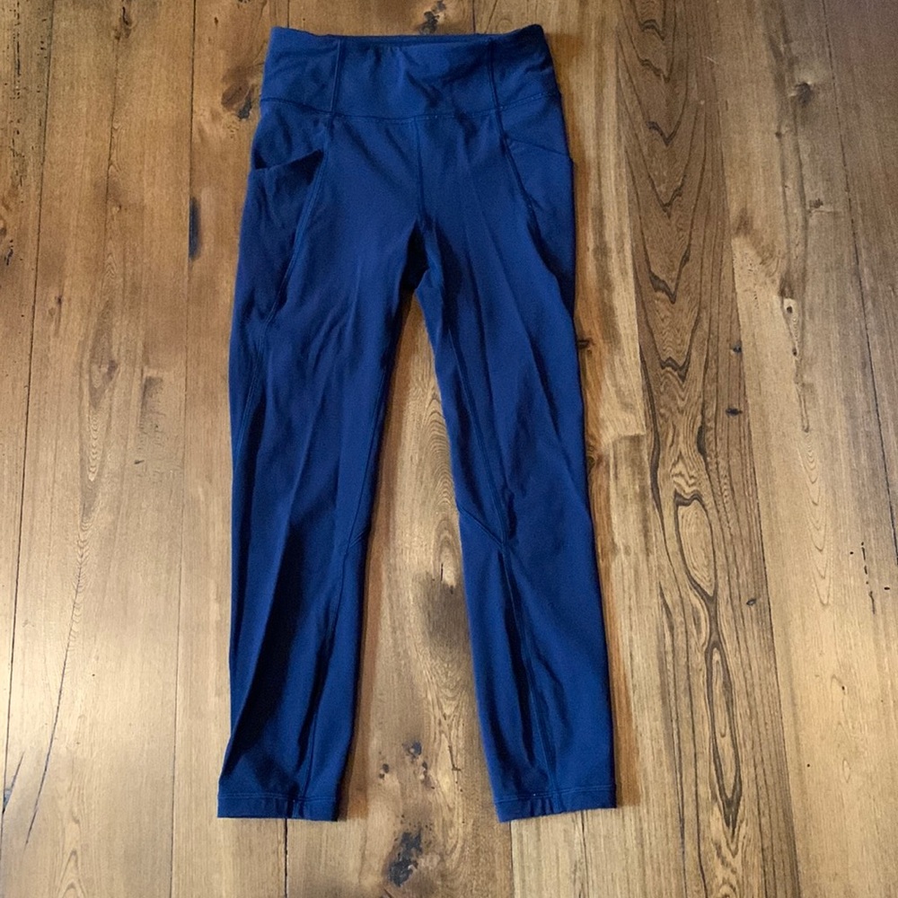 Lululemon leggings size 4 navy with pockets on side. Like new.